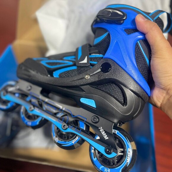 Adjustable Flashing Inline Skates - Picture 3 of 9